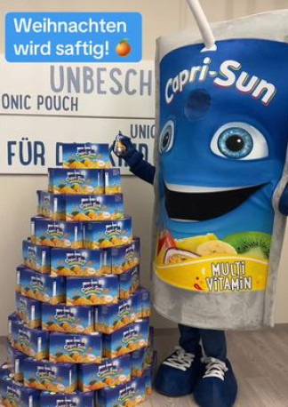 Wer braucht schon Tannennadeln, wenn man Strohhalme haben kann? 🎁✨ #weihnachtsbaum #caprisun #caprisonne #weihnachten #baumschmuck 