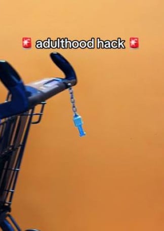 share other adulthood hacks in the comments 🫶🧃 #caprisun #juice #iconic #bigpouch #330ml #hack 