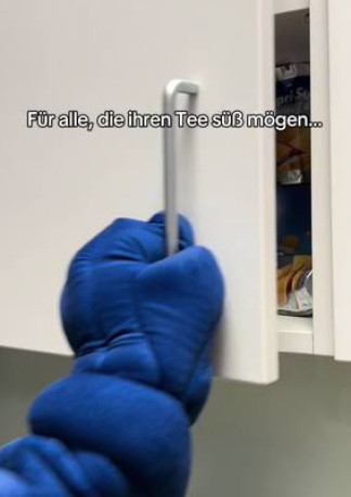 Na, wie fandet ihr meinen geheimen Film-Auftritt? 🎥 Ich fühle mich schon wie ein Filmstar! ☀️☕️ #caprisun #caprisonne #iconic #film #kinofilm #easteregg #teatime 