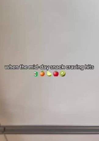 The perfect snack when the mid-day craving hits 🧃🥰 #caprisun #pouch #iconic #snack #craving 